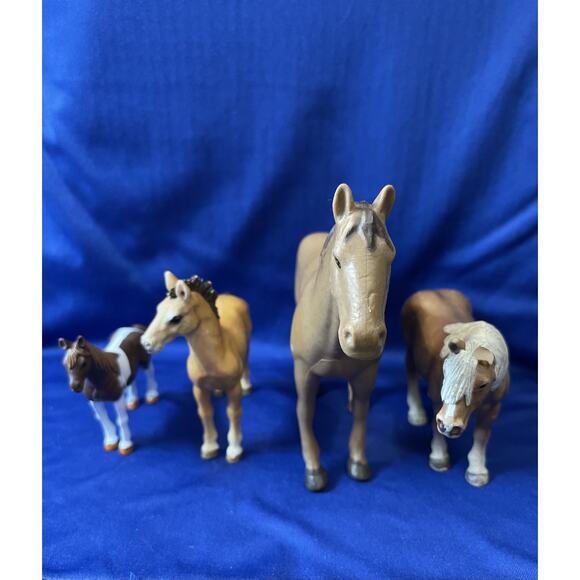 Collection of Four Small Horse Resin Figurines - Picture 6 of 6